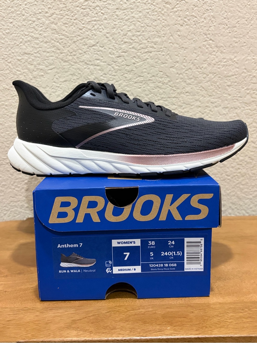 Brooks Women's Anthem 7 Running Shoe - Black with Pink Accent
